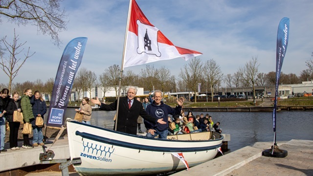 Opening botenhelling recreatieterrein De Kopse Waard met wethouder Henk Wessel en Peter van Dongen, bestuurslid Watersportvereniging Admiraal van Kinsbergen